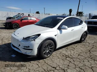 2021 Tesla Model Y Long Range with VIN 5YJYGDEEXMF146617, listed as a Copart auction lot 49347125 with 98,084 mi miles and Salvage Title. Bid and sale history available at DreamBid. Image 1.