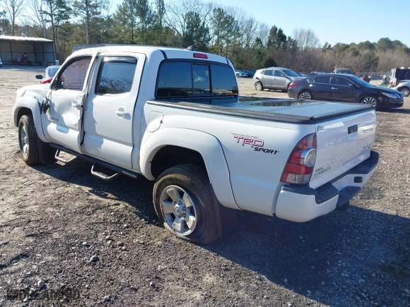 2013 Toyota Tacoma PreRunner with VIN 3TMJU4GN4DM150682, listed as a IAAI auction lot 41206289 with 66,179 mi miles. Bid and sale history available at carsss.com. Image 3.