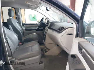 2014 Volkswagen Routan SE with VIN 2C4RVABG2ER134482, listed as a IAAI auction lot 41533277 with 118,193 mi miles and . Bid and sale history available at DreamBid. Image 5.