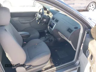 2006 Ford Focus S z VIN 1FAHP31N76W151973, wystawiony jako IAAI lot #41573090 z przebiegiem 211 369 mil mil oraz . Historia ofert i sprzedaży dostępna na DreamBid. Obrazek 5.