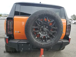 2024 GMC Hummer EV 2X with VIN 1GKB0NDE1RU106768, listed as a Copart auction lot 82389304 with Not Provided miles and Salvage Title. Bid and sale history available at carsss.com. Image 6.