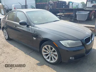 2011 BMW 3 Series 328i xDrive z VIN WBAPK5G50BNN78951, wystawiony jako IAAI lot #42444095 z przebiegiem 163 620 mil mil oraz . Historia ofert i sprzedaży dostępna na DreamBid. Obrazek 1.