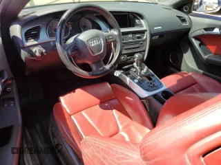 2009 Audi S5 z VIN WAURV78T89A015110, wystawiony jako Copart lot #57497765 z przebiegiem 99 110 mil mil oraz Szkody całkowita. Historia ofert i sprzedaży dostępna na DreamBid. Obrazek 8.
