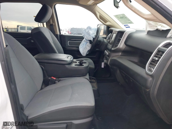 2019 Ram 2500 Big Horn with VIN 3C6UR5DJ8KG544954, listed as a IAAI auction lot 41588673 with 50,410 mi miles. Bid and sale history available at carsss.com. Image 5.