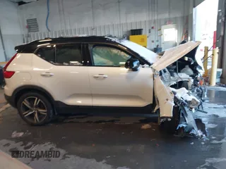 2021 Volvo XC40 R-Design with VIN YV4162UM4M2510905, listed as a IAAI auction lot 41150039 with 42,413 mi miles and . Bid and sale history available at carsss.com. Image 12.