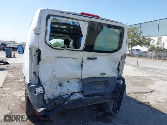 2015 Ford Transit Cargo с VIN 1FTYR1ZMXFKA44427, выставлен на аукционе IAAI как лот 42411415 с пробегом 276 085 миль миль и . История ставок и продаж доступна на DreamBid. Изображение 16.