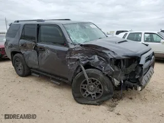 2020 Toyota 4Runner SR5 with VIN JTEBU5JR7L5795512, listed as a Copart auction lot 46930035 with 69,644 mi miles and Salvage Title. Bid and sale history available at carsss.com. Image 4.