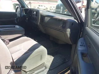 2004 Chevrolet Silverado 1500 Z71 with VIN 2GCEK19T041152888, listed as a IAAI auction lot 42121958 with 109,050 mi miles. Bid and sale history available at carsss.com. Image 5.
