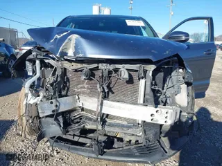 2018 Toyota Highlander LE with VIN 5TDBZRFH2JS818635, listed as a IAAI auction lot 41363485 with 120,948 mi miles. Bid and sale history available at carsss.com. Image 6.
