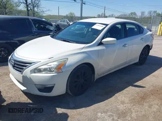 2015 Nissan Altima 2.5 SV with VIN 1N4AL3AP7FC168658, listed as a IAAI auction lot 42044500 with 185,968 mi miles. Bid and sale history available at carsss.com. Image 2.