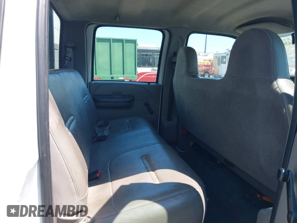 1999 Ford F-350 z VIN 1FDSW34S6XEE06653, wystawiony jako IAAI lot #42697070 z przebiegiem 194 164 mil mil oraz . Historia ofert i sprzedaży dostępna na DreamBid. Obrazek 8.