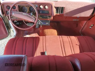 1974 Chevrolet Monte Carlo z VIN 1H57H4R75663, wystawiony jako Copart lot #81492924 z przebiegiem 90 431 mil mil oraz Tytuł czysty. Historia ofert i sprzedaży dostępna na DreamBid. Obrazek 10.