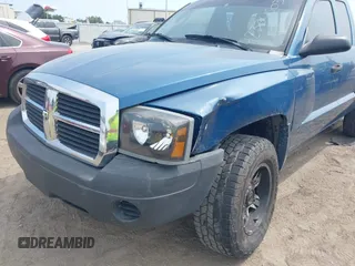 2005 Dodge Dakota ST with VIN 1D7HE22K45S337576, listed as a IAAI auction lot 42334503 with 168,350 mi miles and . Bid and sale history available at DreamBid. Image 6.