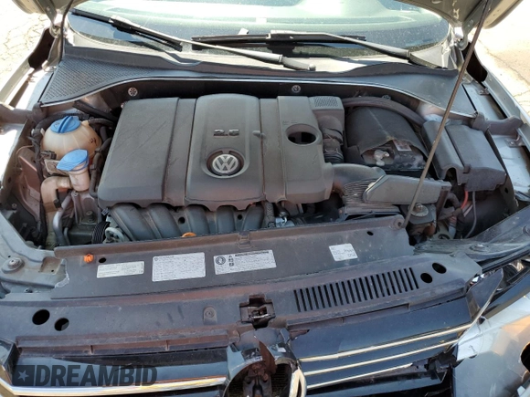 2013 Volkswagen Passat S z VIN 1VWAP7A31DC061392, wystawiony jako Copart lot #60318015 z przebiegiem 102 563 mil mil oraz Szkoda całkowita • Salvage title. Historia ofert i sprzedaży dostępna na DreamBid. Obrazek 12.