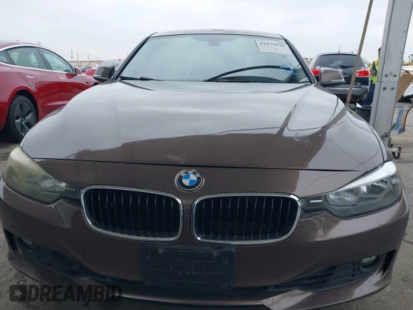 2012 BMW 3 Series 328i z VIN WBA3C1C55CA696853, wystawiony jako IAAI lot #41870826 z przebiegiem 215 613 mil mil oraz . Historia ofert i sprzedaży dostępna na DreamBid. Obrazek 6.