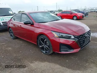 2023 Nissan Altima SR z VIN 1N4BL4CV7PN382237, wystawiony jako IAAI lot #42083145 z przebiegiem 20 274 mil mil oraz . Historia ofert i sprzedaży dostępna na DreamBid. Obrazek 1.