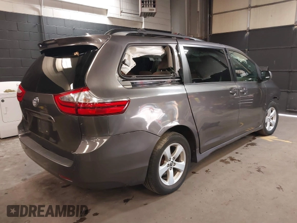 2020 Toyota Sienna LE Auto Access Seat with VIN 5TDKZ3DC5LS048096, listed as a IAAI auction lot 41821689 with 39,158 mi miles. Bid and sale history available at carsss.com. Image 4.