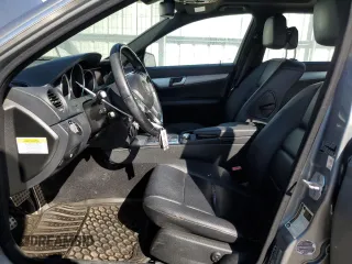 2013 Mercedes-Benz C 300 Sport с VIN WDDGF8AB8DR297960, выставлен на аукционе Copart как лот 61565455 с пробегом 72 818 миль миль и Списание • Salvage title. История ставок и продаж доступна на DreamBid. Изображение 7.