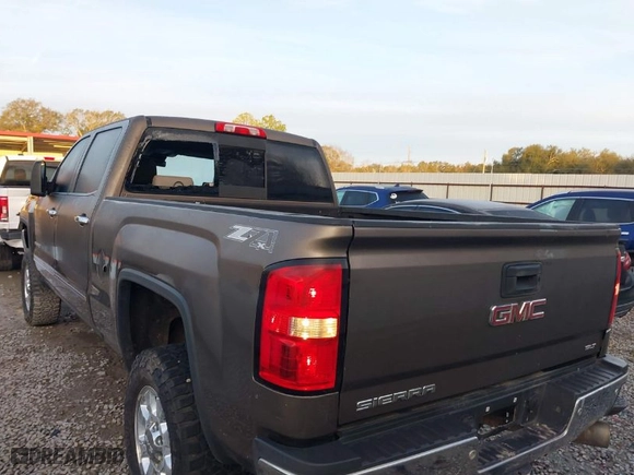 2015 GMC Sierra 2500HD SLT with VIN 1GT12ZE84FF168621, listed as a IAAI auction lot 41320970 with 292,164 mi miles. Bid and sale history available at carsss.com. Image 6.