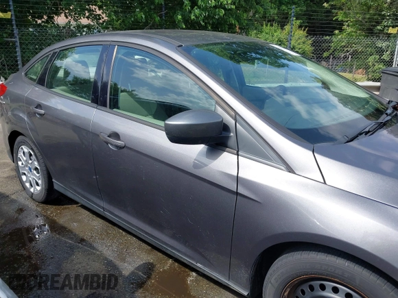 2012 Ford Focus SE z VIN 1FAHP3F22CL125941, wystawiony jako IAAI lot #42176898 z przebiegiem 157 940 mil mil oraz . Historia ofert i sprzedaży dostępna na DreamBid. Obrazek 13.