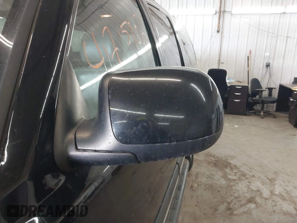 2005 Chevrolet Suburban LT z VIN 1GNFK16Z45J191317, wystawiony jako IAAI lot #41715102 z przebiegiem 322 412 mil mil oraz . Historia ofert i sprzedaży dostępna na DreamBid. Obrazek 12.