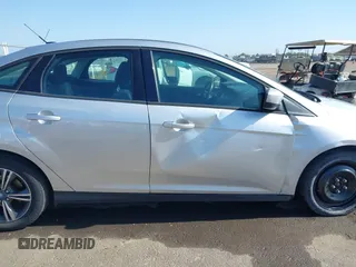2012 Ford Focus SE z VIN 1FAHP3F28CL215997, wystawiony jako IAAI lot #42483639 z przebiegiem 101 518 mil mil oraz . Historia ofert i sprzedaży dostępna na DreamBid. Obrazek 6.