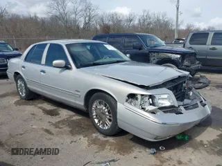 2009 Mercury Grand Marquis LS with VIN 2MEHM75V29X601461, listed as a IAAI auction lot 41647634 with 83,208 mi miles. Bid and sale history available at carsss.com. Image 1.