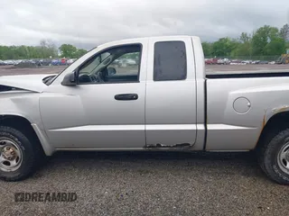 2007 Dodge Dakota ST z VIN 1D7HE22K37S177984, wystawiony jako IAAI lot #42330481 z przebiegiem 98 424 mil mil oraz . Historia ofert i sprzedaży dostępna na DreamBid. Obrazek 15.