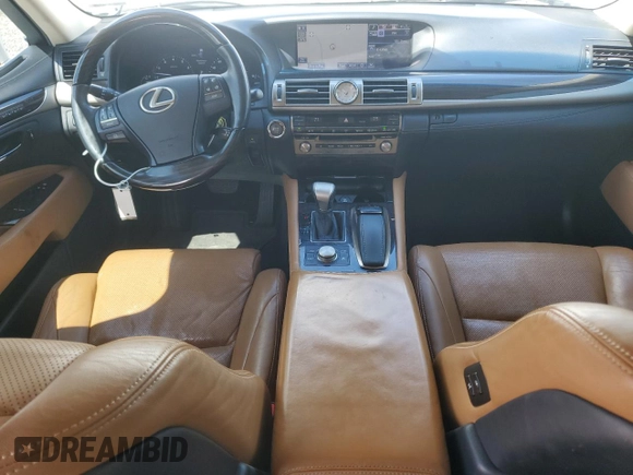 2014 Lexus LS 460 z VIN JTHCL5EF5E5022213, wystawiony jako Copart lot #55564585 z przebiegiem 176 053 mil mil oraz Szkoda całkowita • Salvage title. Historia ofert i sprzedaży dostępna na DreamBid. Obrazek 8.