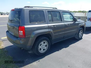 2016 Jeep Patriot Sport z VIN 1C4NJPBB4GD716767, wystawiony jako IAAI lot #42216197 z przebiegiem 119 976 mil mil oraz . Historia ofert i sprzedaży dostępna na DreamBid. Obrazek 4.