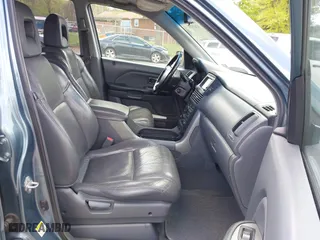 2005 Honda Pilot EX-L with NAVI with VIN 2HKYF18785H542479, listed as a IAAI auction lot 42040202 with 345,167 mi miles. Bid and sale history available at carsss.com. Image 5.