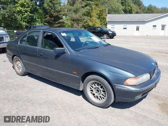 2000 BMW 5 Series 528iA with VIN WBADM6344YGU26491, listed as a IAAI auction lot 40301317 with 157,798 mi miles. Bid and sale history available at carsss.com. Image 1.