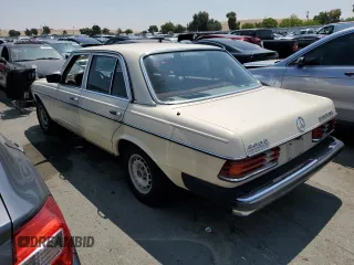 1984 Mercedes-Benz 300 300D-T with VIN WDBAB33AXEA157409, listed as a Copart auction lot 63612864 with 162,259 mi miles and Clean Title. Bid and sale history available at carsss.com. Image 2.