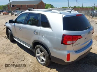 2015 Kia Sorento LX with VIN 5XYKTCA68FG641582, listed as a IAAI auction lot 42063254 with 159,125 mi miles and . Bid and sale history available at DreamBid. Image 3.