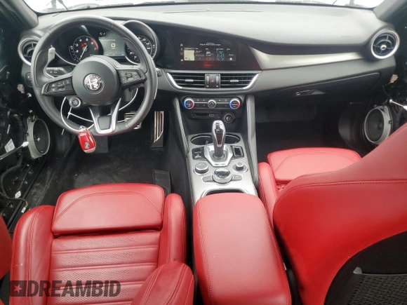 2023 Alfa Romeo Giulia Veloce z VIN ZARFAMBN6P7676600, wystawiony jako Copart lot #54583925 z przebiegiem 14 910 mil mil oraz Szkody całkowita. Historia ofert i sprzedaży dostępna na DreamBid. Obrazek 8.