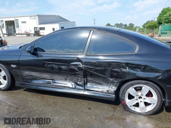 2005 Pontiac GTO z VIN 6G2VX12U85L367278, wystawiony jako IAAI lot #42140119 z przebiegiem 121 397 mil mil oraz . Historia ofert i sprzedaży dostępna na DreamBid. Obrazek 14.