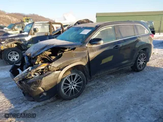 2017 Toyota Highlander XLE with VIN 5TDJZRFH5HS507769, listed as a IAAI auction lot 41395351 with 139,533 mi miles. Bid and sale history available at carsss.com. Image 17.