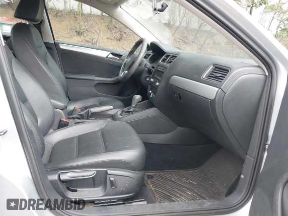 2013 Volkswagen Jetta SE с VIN 3VWDP7AJ5DM367473, выставлен на аукционе IAAI как лот 42541037 с пробегом 132 614 миль миль и . История ставок и продаж доступна на DreamBid. Изображение 5.
