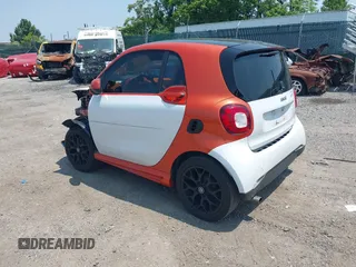 2016 Smart fortwo Passion with VIN WMEFJ5DA7GK079058, listed as a IAAI auction lot 42415044 with 42,279 mi miles and . Bid and sale history available at DreamBid. Image 3.