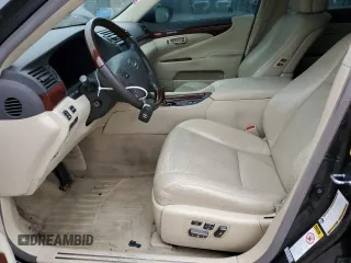 2010 Lexus LS 460 z VIN JTHBL5EFXA5096717, wystawiony jako Copart lot #52701975 z przebiegiem 166 392 mil mil oraz Szkoda całkowita • Salvage title. Historia ofert i sprzedaży dostępna na DreamBid. Obrazek 7.