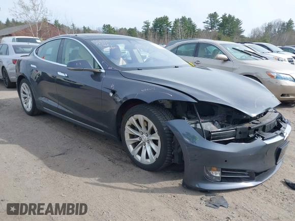 2017 Tesla Model S 100D z VIN 5YJSA1E28HF229836, wystawiony jako IAAI lot #42011901 z przebiegiem 81 012 mil mil oraz . Historia ofert i sprzedaży dostępna na DreamBid. Obrazek 1.