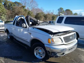 2000 Ford F-150 XL with VIN 1FTRX18L4YNB44821, listed as a IAAI auction lot 41218531 with 366,366 mi miles. Bid and sale history available at carsss.com. Image 1.