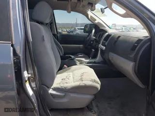 2007 Toyota Tundra SR5 with VIN 5TFRT54137X007184, listed as a IAAI auction lot 41918430 with 227,200 mi miles. Bid and sale history available at carsss.com. Image 5.