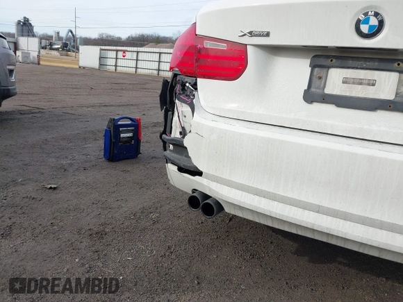 2013 BMW 3 Series 328i xDrive with VIN WBA3B5G5XDNS02162, listed as a IAAI auction lot 41484578 with 132,211 mi miles. Bid and sale history available at carsss.com. Image 19.