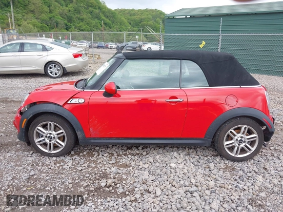2014 MINI Convertible S с VIN WMWZP3C52ET706272, выставлен на аукционе IAAI как лот 42198277 с пробегом 40 372 миль миль и . История ставок и продаж доступна на DreamBid. Изображение 15.