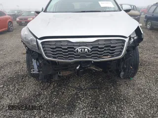 2020 Kia Sorento EX V6 with VIN 5XYPHDA50LG645531, listed as a IAAI auction lot 40678673 with 84,427 mi miles. Bid and sale history available at carsss.com. Image 6.