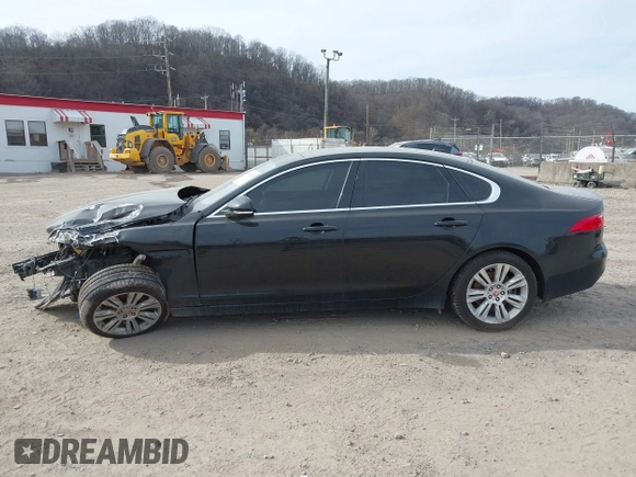 2017 Jaguar XF 35t Premium with VIN SAJBJ4BV4HCY32538, listed as a IAAI auction lot 41849505 with 109,290 mi miles. Bid and sale history available at carsss.com. Image 14.
