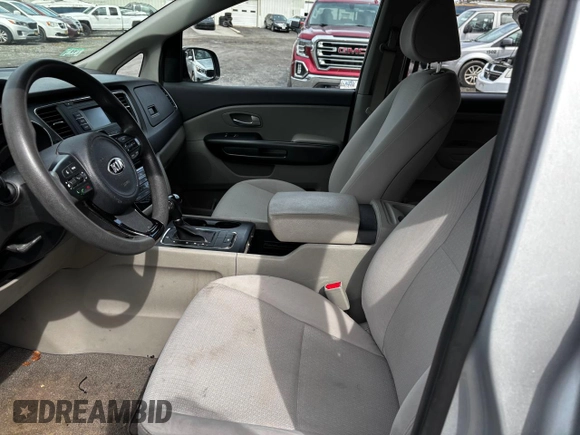 2016 Kia Sedona L with VIN KNDMA5C13G6173955, listed as a Copart auction lot 49946345 with 203,987 mi miles and Clean Title. Bid and sale history available at carsss.com. Image 5.