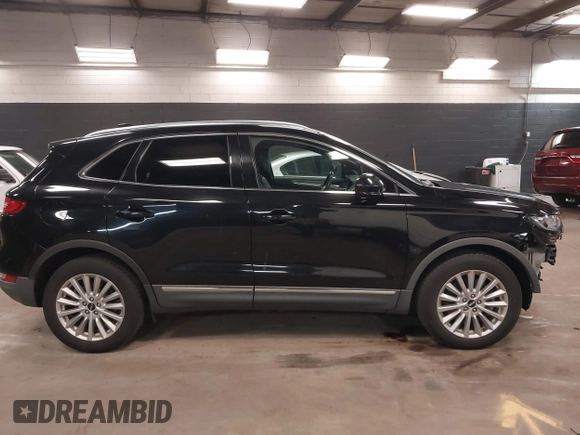 2019 Lincoln MKC Standard with VIN 5LMCJ1D95KUL17768, listed as a IAAI auction lot 42171032 with 24,578 mi miles. Bid and sale history available at carsss.com. Image 14.