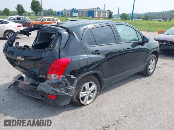 2022 Chevrolet Trax LS with VIN KL7CJNSM8NB550157, listed as a IAAI auction lot 39952108 with 17,287 mi miles. Bid and sale history available at carsss.com. Image 4.